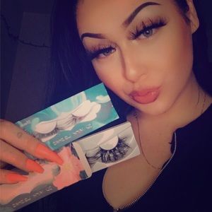 Come preOrder your 25mm Mink Lashes Today!!